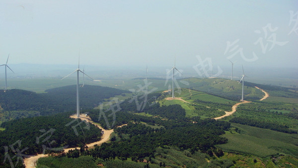 2016年11月23日--- 青島風(fēng)電場(chǎng)220KV升壓站項目用35KV集裝箱式接地變小電阻成套裝置發(fā)貨