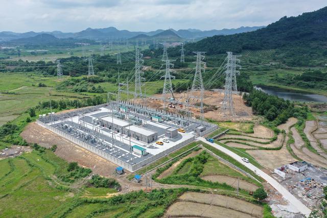 2015年9月6日---山東濱州電廠(chǎng)三期220KV升壓站--220KV主變中性點(diǎn)裝置8套發(fā)貨
